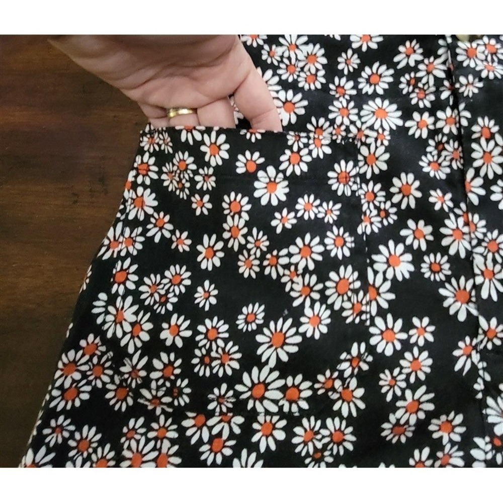 NWT Anthropologie Colette Linen Blend Shorts Black with Daisy Print 121610 - Picture 3 of 4